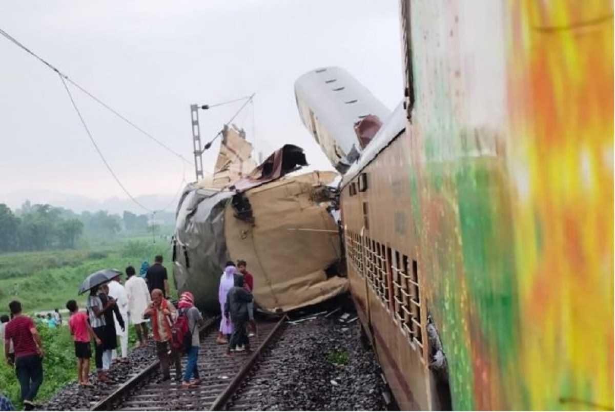 बंगाल ट्रेन हादसे में मरने वालों की संख्या 10 हुई